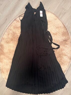 SOFIA Black Pleated Halter Sleeveless Dress with Belt
